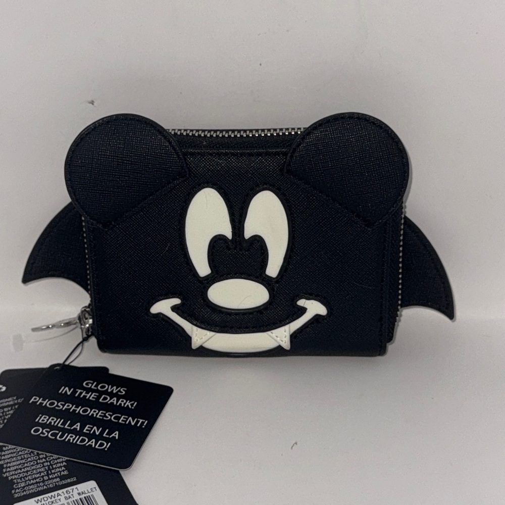 Disney loungefly Black and White Mickey vat Phosphorescent Wallet